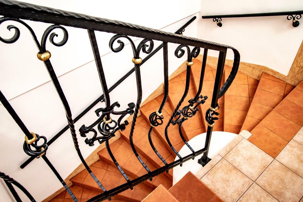 Gosciniec Asticus Bed & Breakfast Jaroslaw Exterior photo